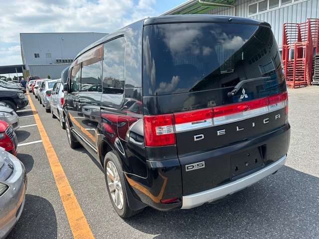 Used Mitsubishi, Delica, Rear Bumper 5Th Gen 07- (Import) 2007 – image 4 - All Good Parts