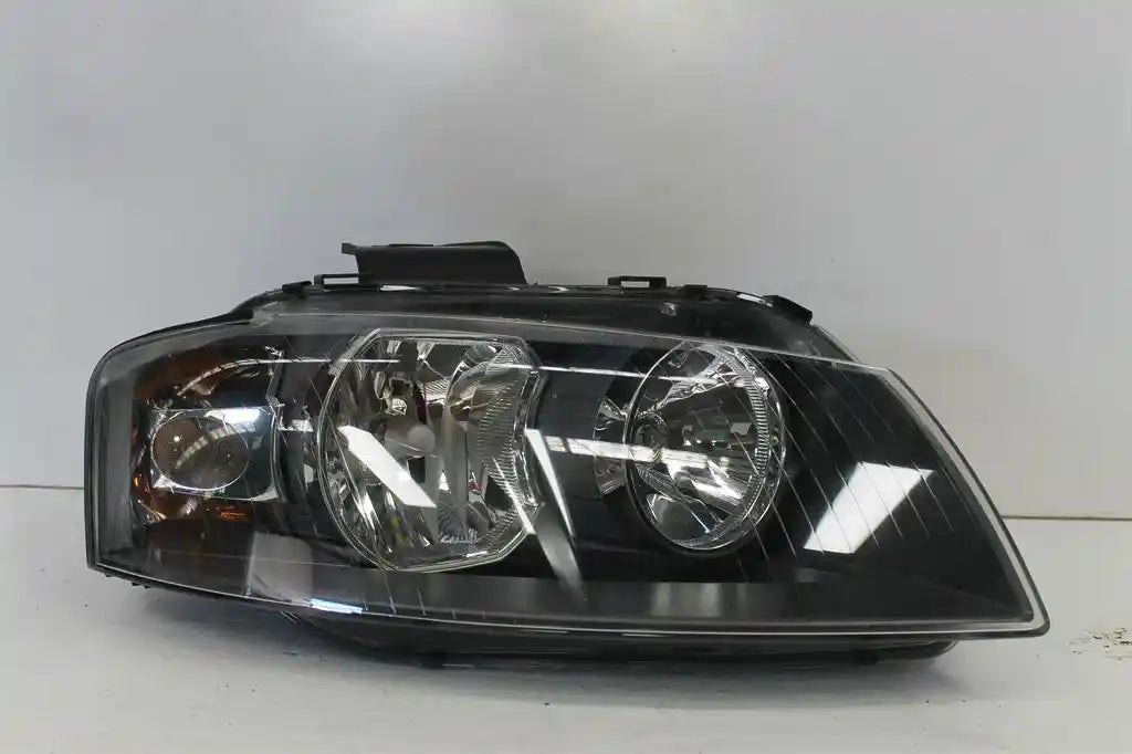Used Audi, A3 Right Headlamp A3 8P Halogen Type 06/04 07/08 2005 – image 1 - All Good Parts