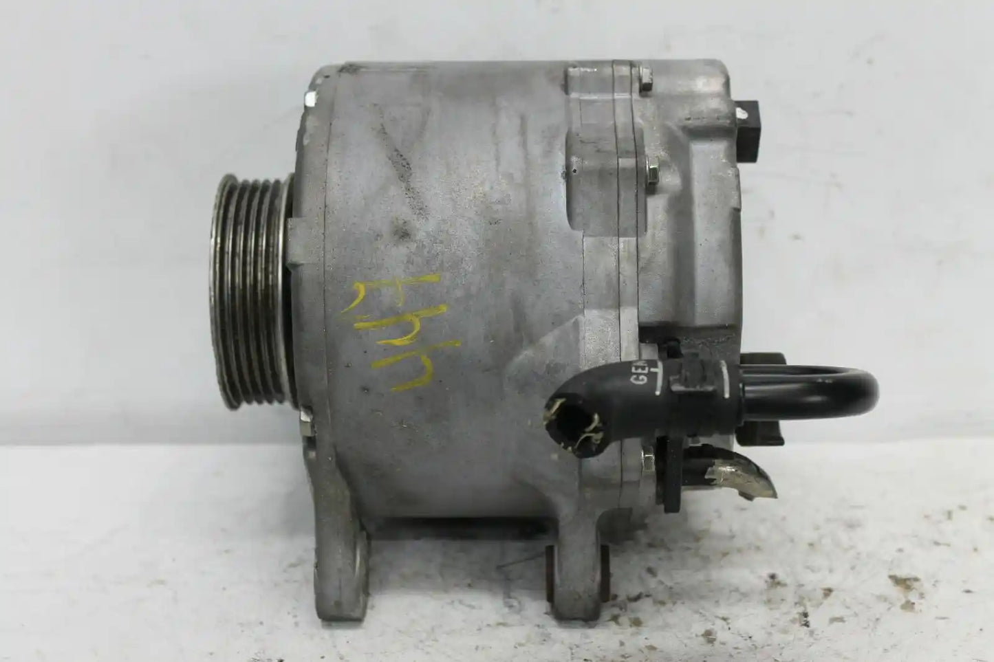 Used Audi, A4 Alternator Petrol 4.2 Hitachi 190Amp B6 B7 10/03 09/08 2005 – main images - All Good Parts