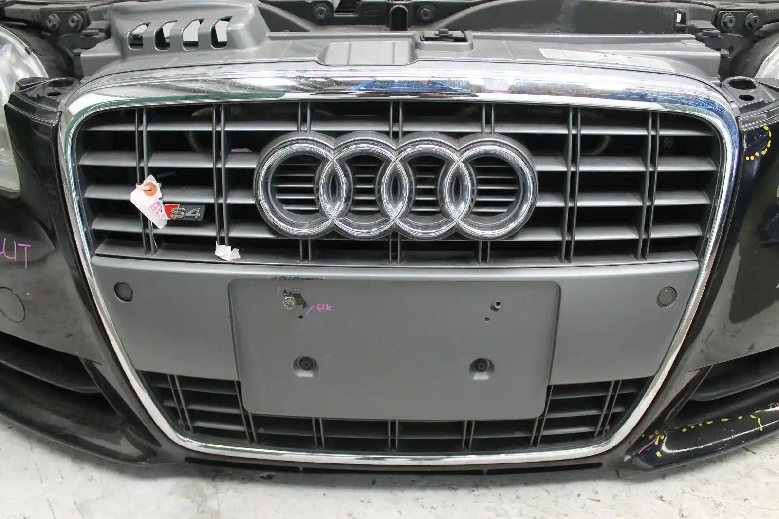 Used Audi, A4 Grille Radiator Grille B7 (A4/S4) Sedan 08/04 03/08 2005 – main images - All Good Parts