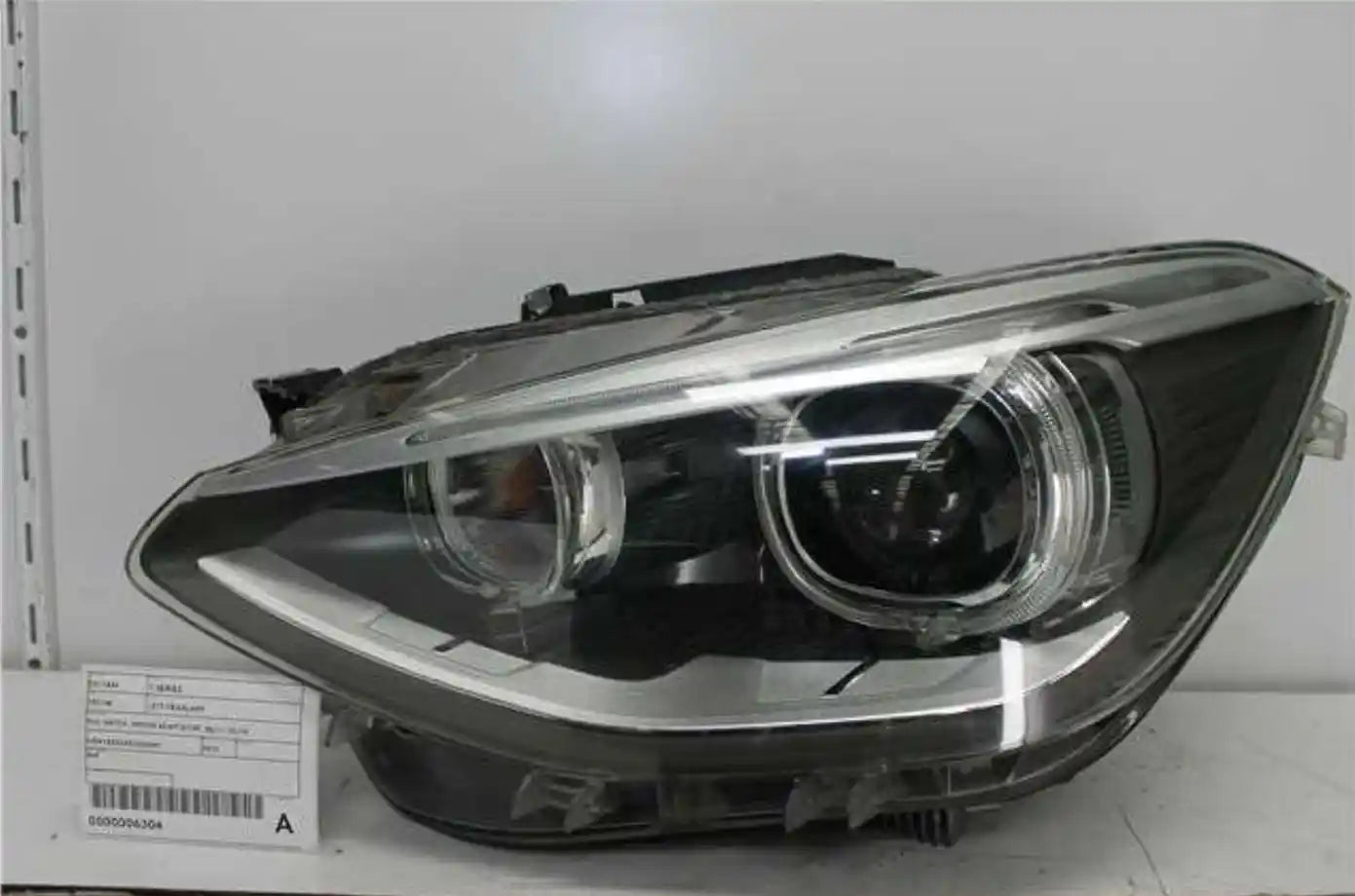 Used BMW, 1 Series Right Headlamp F20 Hatch Xenon Adaptive 06/11 02/15 2012 – image 1 - All Good Parts