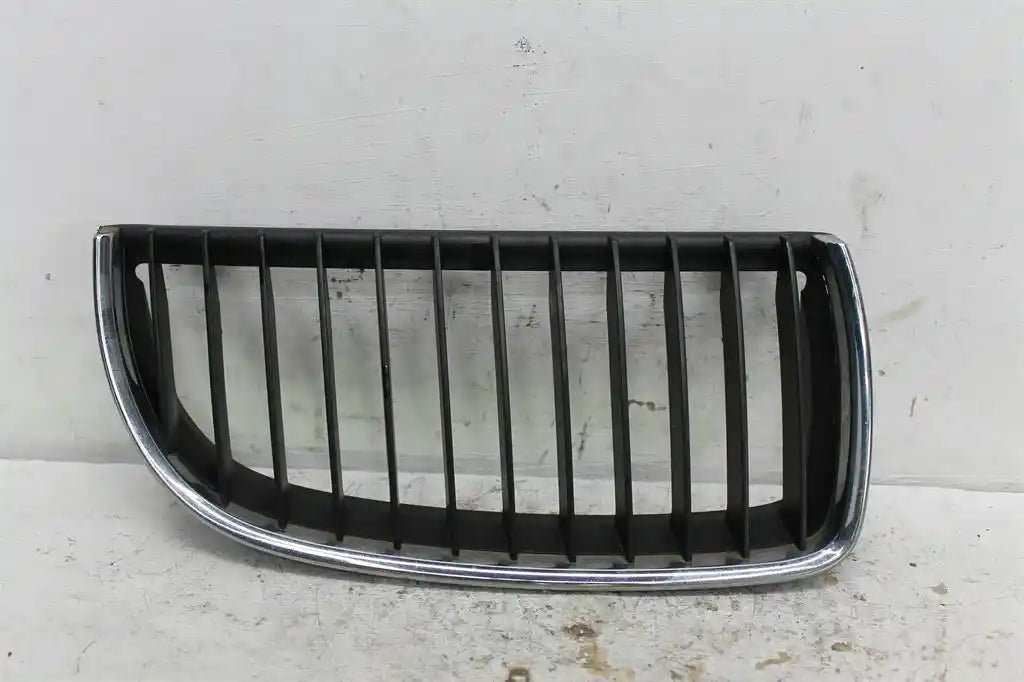 Used BMW, 3 Series Grille Radiator Grille (Rh Side) E90/E91 Sedan/Wagon Black/Chrome 03/05 08/08 2005 – image 1 - All Good Parts