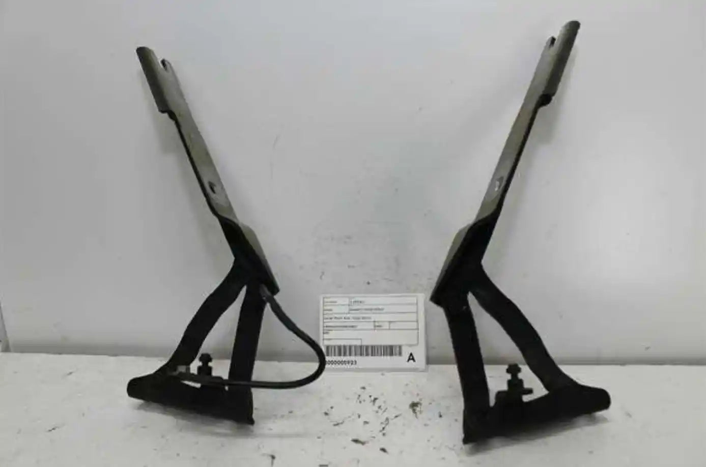 Used BMW, 5 Series Bonnet Hinge/Strut Hinge (Pair) E60 10/03 04/10 2003 – image 1 - All Good Parts