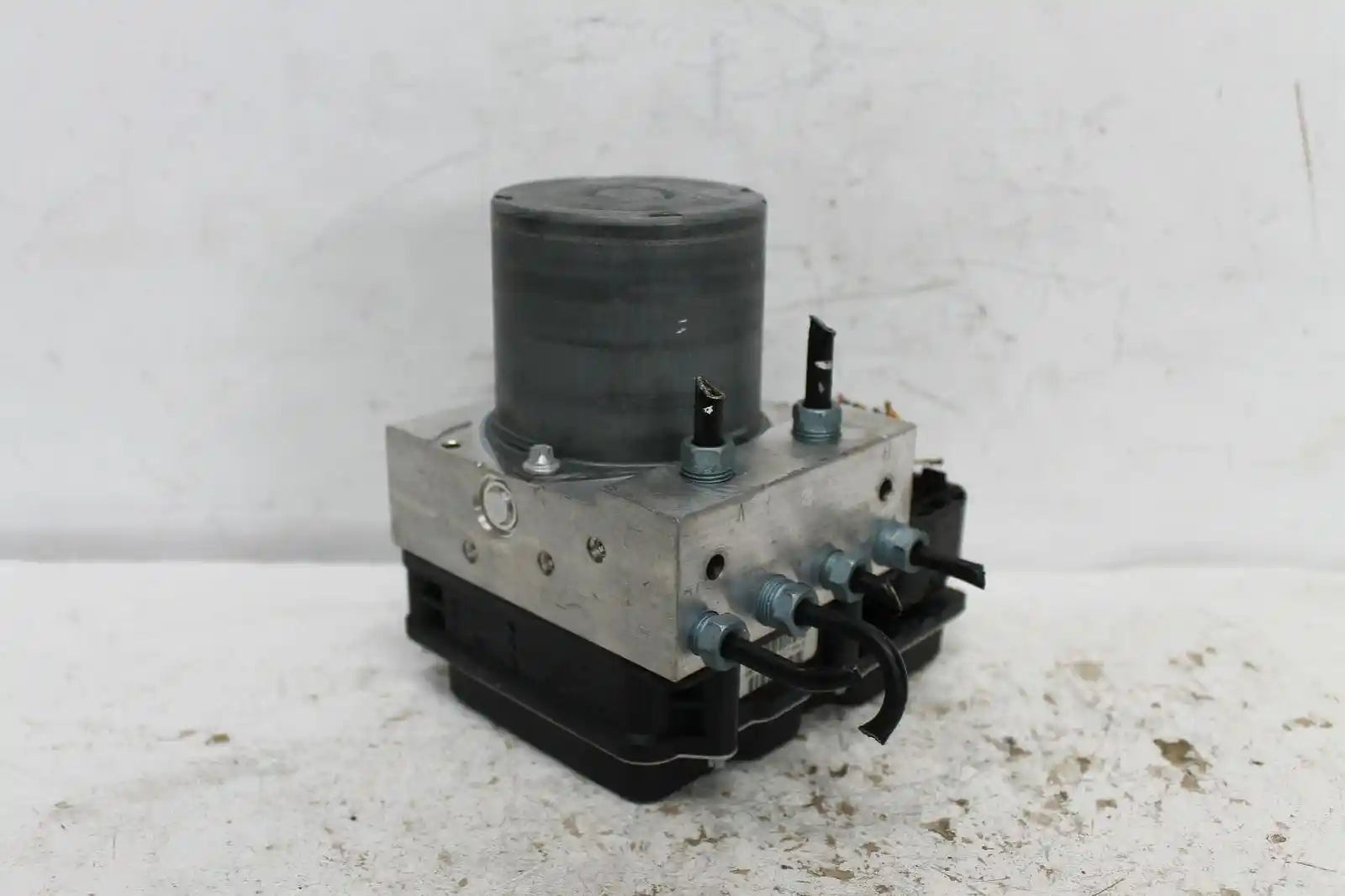 Used BMW, X1 Abs Pump/Modulator E84 P/N 3451.6860214 04/10 07/15 2012 – main images - All Good Parts