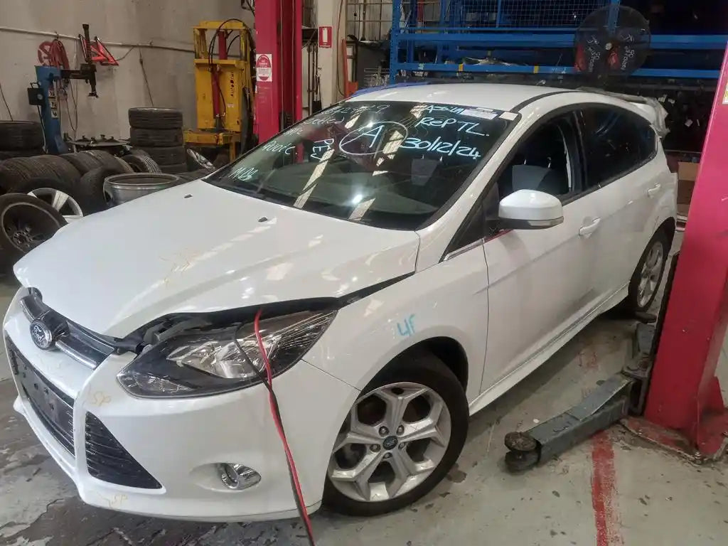 Used Ford, Focus Grille Radiator Grille, Lw, Titanium, 05/11-08/15 J1816 2013 – image 2 - All Good Parts