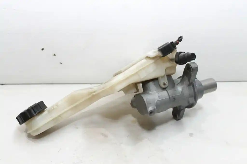 Used Ford, Focus Master Cylinder Lw 05/11 08/15 2011 – image 2 - All Good Parts