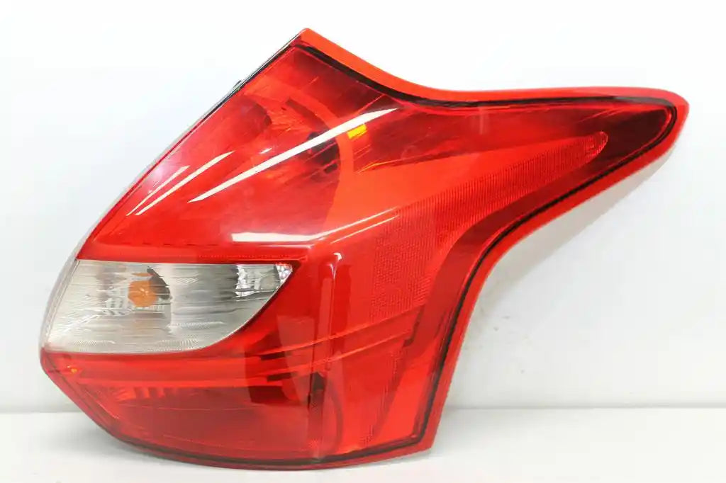 Used Ford, Focus Right Taillight Lw Hatch Standard Type 05/11 08/15 2013 – image 1 - All Good Parts