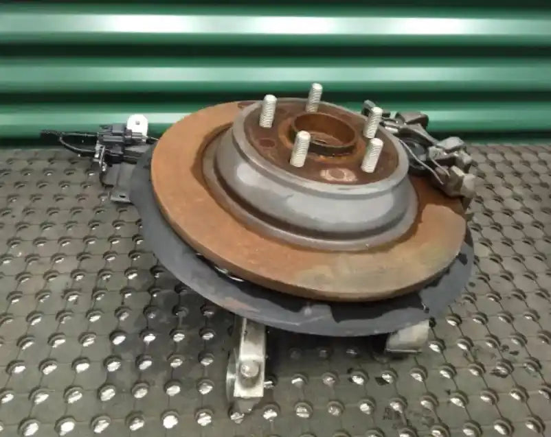 Used Ford, Mondeo Right Rear Hub Assembly Md 09/14 06/20 2015 – image 1 - All Good Parts
