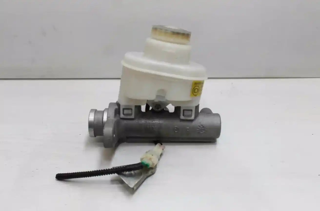 Used GWM, V200/V240 Master Cylinder K2 Series 1 06/09 01/15 2012 – main images - All Good Parts