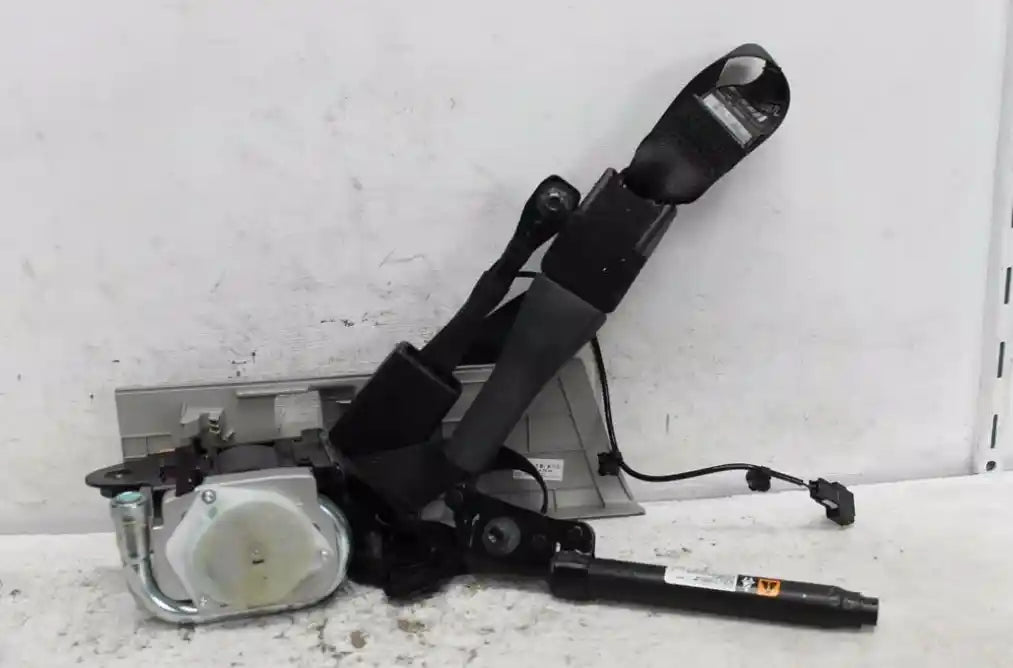 Used Holden, Trax Seat Belt Lh Front Assy (Belt And Stalk) Tj Series 08/13 09/16 2014 – image 1 - All Good Parts