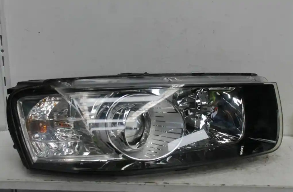 Used Holden, Captiva Right Headlamp Cg Captiva 7 (4Th Vin = C) Black Surround 01/11 09/15 2013 – image 1 - All Good Parts