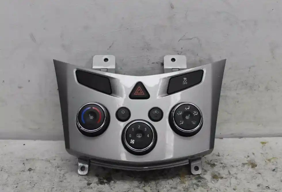 Used Holden, Trax Heater/Ac Controls Tj Series Standard Type W/ Seat Warmer 08/13 12/20 2014 – image 1 - All Good Parts
