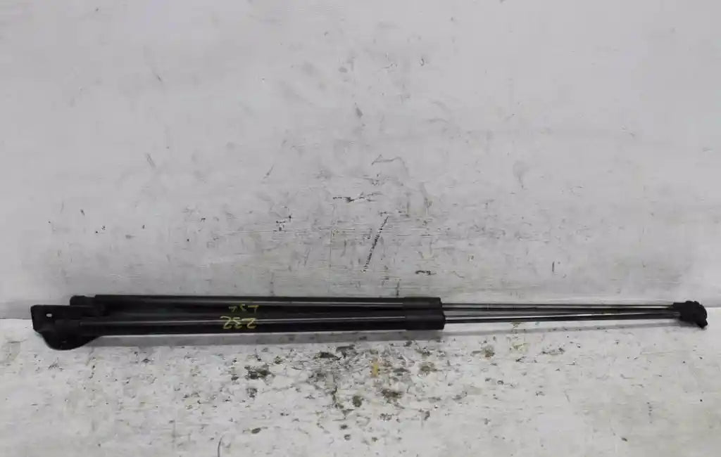 Used Holden, Trax Hatch Strut Tj Tailgate Struts (Pair) 08/13 12/20 2014 – image 1 - All Good Parts