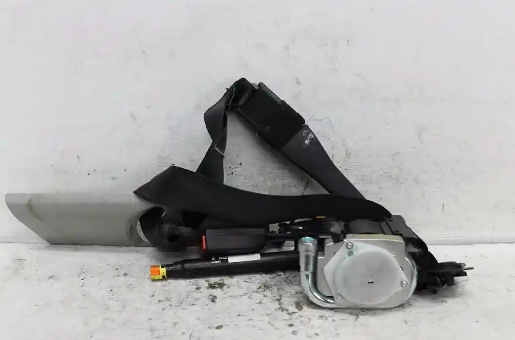 Used Holden, Trax Seat Belt Rh Front Assy (Belt And Stalk) Tj Series 08/13 09/16 2014 – image 1 - All Good Parts