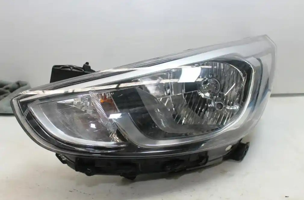 Used Hyundai, Accent Left Headlamp Rb Sport 07/17 12/19 2017 – image 1 - All Good Parts