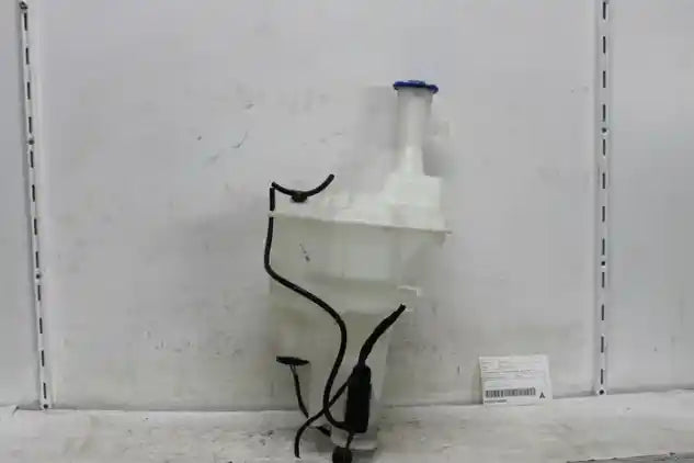 Used Hyundai, Iload/Imax Washer Bottle Front Tq 11/07 03/21 2011 – image 1 - All Good Parts