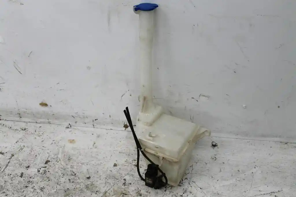 Used Hyundai, Santa Fe Washer Bottle Cm 05/06 07/12 2010 – image 1 - All Good Parts