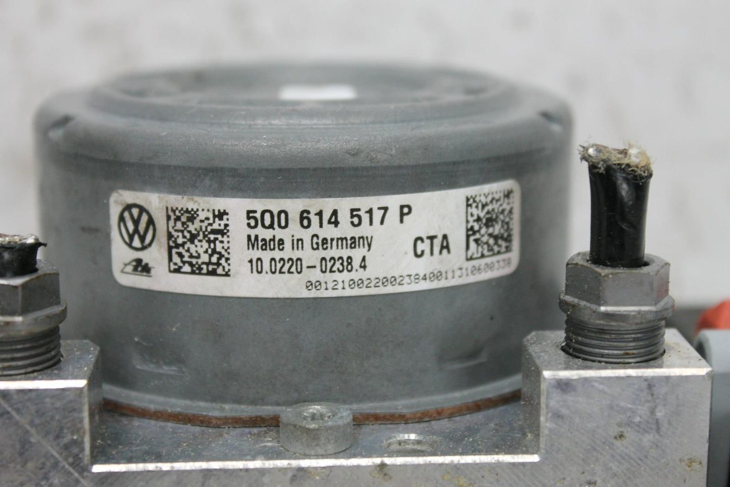 Used Volkswagen, Golf Abs Pump/Modulator Gen 7 On Motor P/N 5Q0614517P 12/12 08/20 2014 – image 2 - All Good Parts