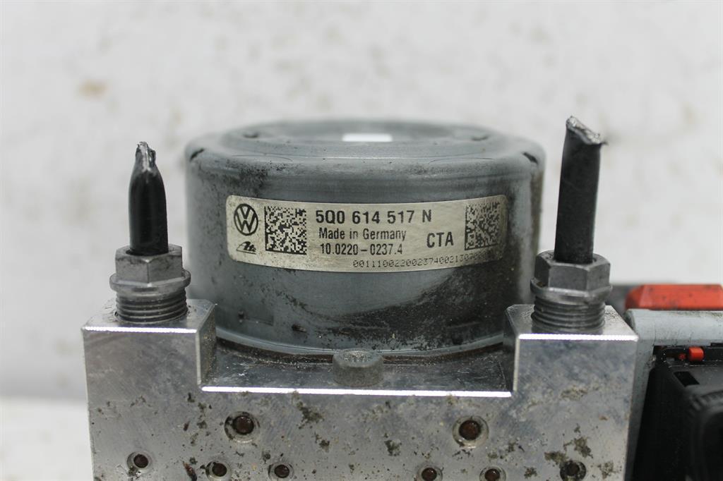 Used Volkswagen, Golf Abs Pump/Modulator Gen 7 On Motor P/N 5Q0614517N 12/12 08/20 2013 – image 2 - All Good Parts