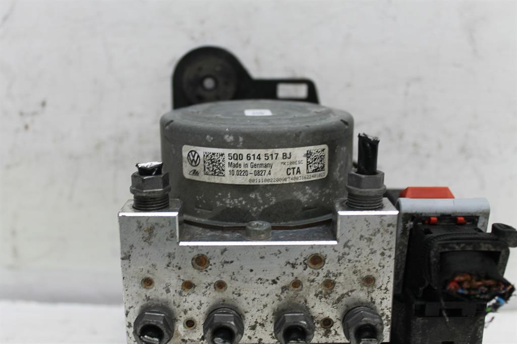 Used Volkswagen, Golf Abs Pump/Modulator Gen 7 On Motor P/N 5Q0614517Bj 12/12 08/20 2016 – image 6 - All Good Parts