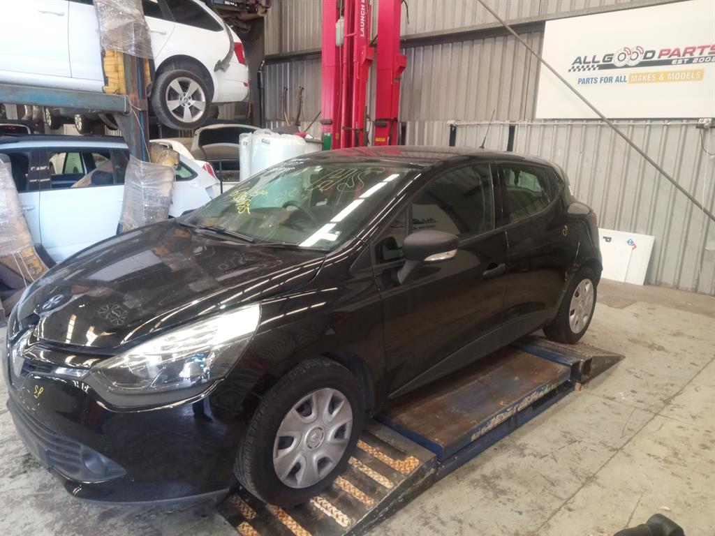 Used Renault Clio 2015 – image 3 - All Good Parts