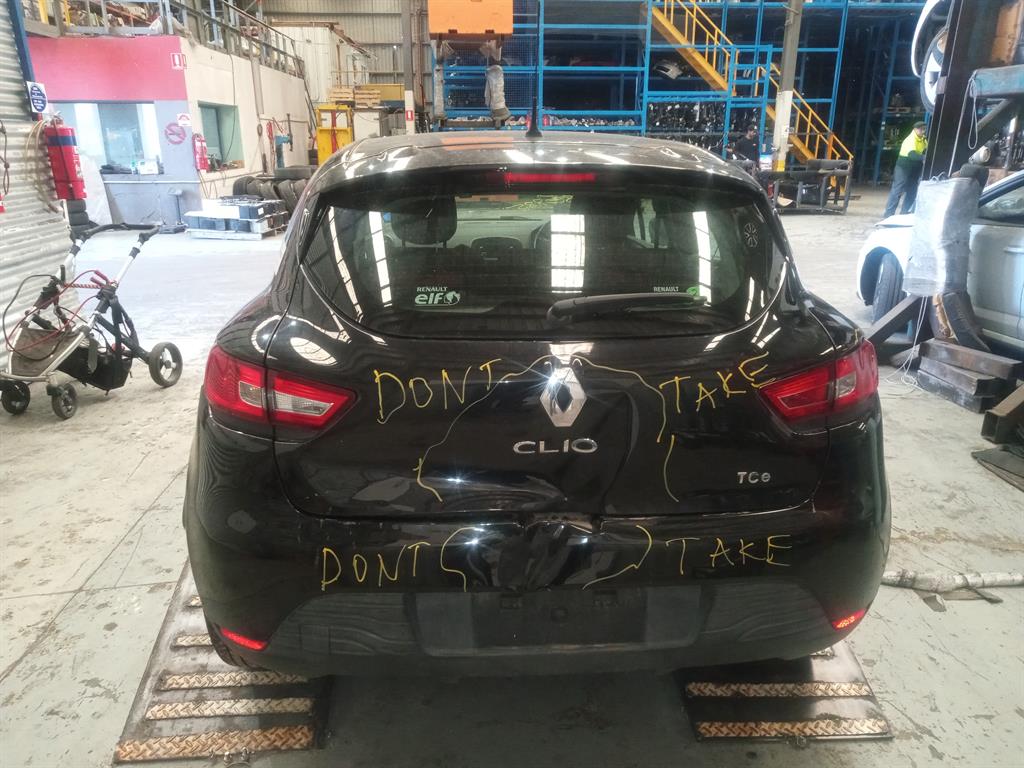 Used Renault Clio 2015 – image 4 - All Good Parts