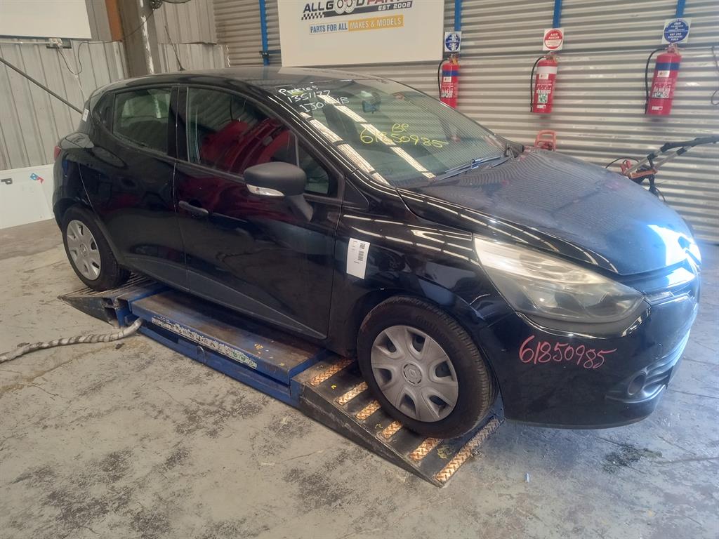 Used Renault Clio 2015 – image 2 - All Good Parts
