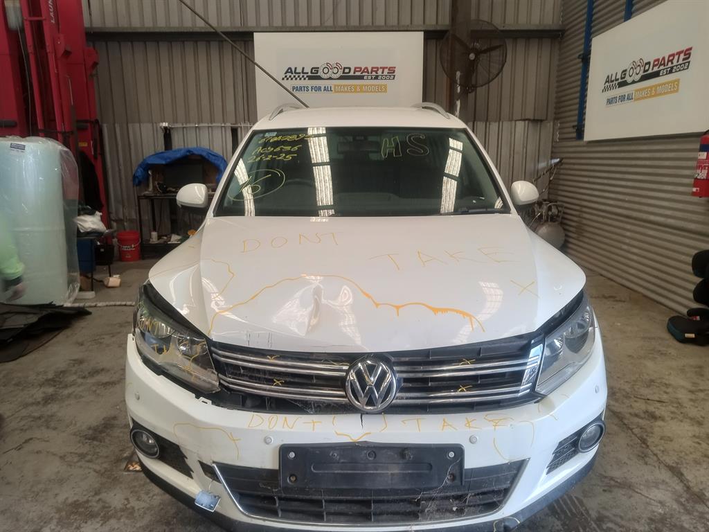 Volkswagen, Tiguan Left Front Hub Assembly 2.0 Turbo Petrol, 5N, 05/08 08/16