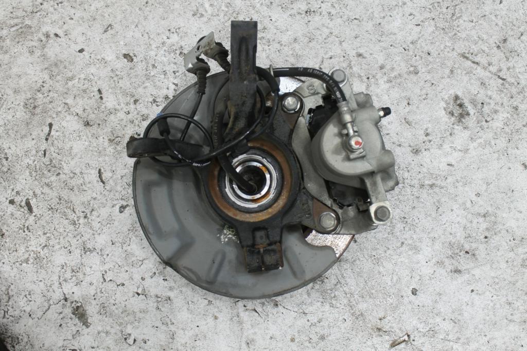 Suzuki, SX4 Left Front Hub Assembly, 01/07 01/14