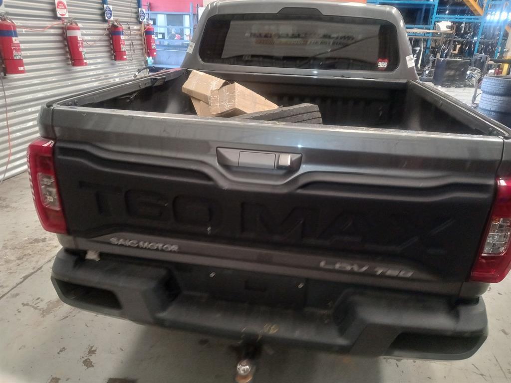 Used LDV, T60, Right Guard Sk8C, Non Flared Type, W/ Badge Vent Type, 09/21- 2022 – image 4 - All Good Parts