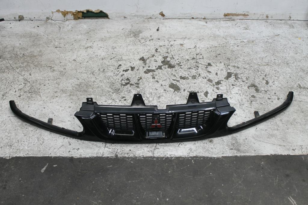 Used Mitsubishi, Delica Grille L400 Spacegear 06/97- 2000 – main images - All Good Parts