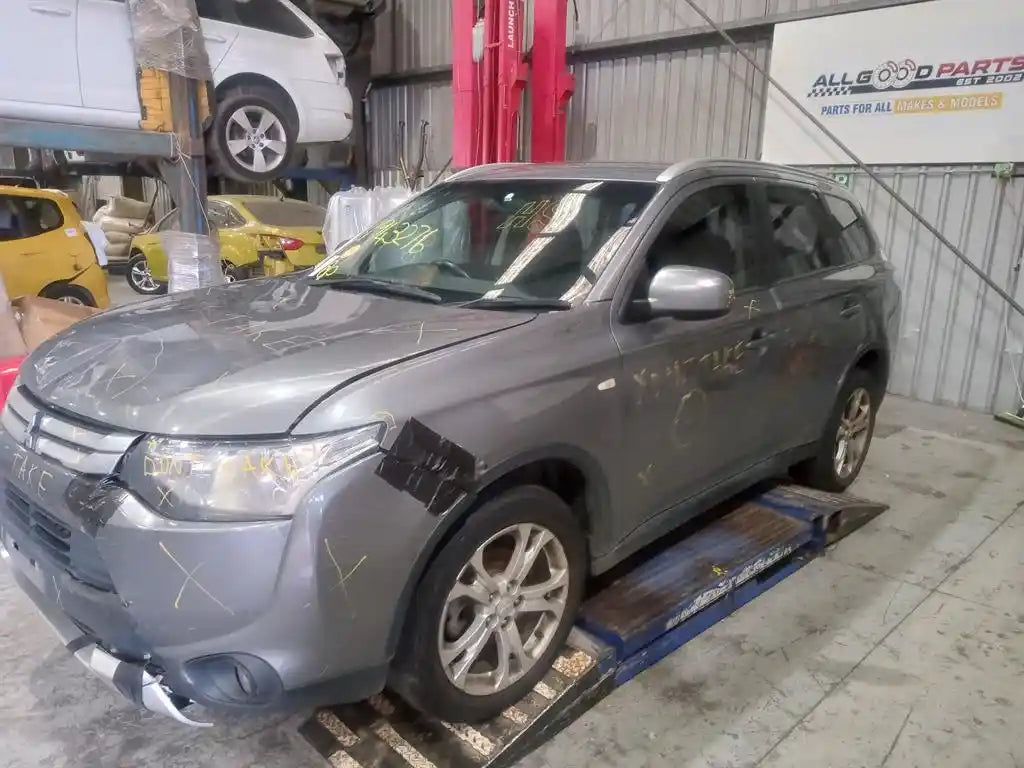 Used Mitsubishi Outlander 2014 – image 2 - All Good Parts
