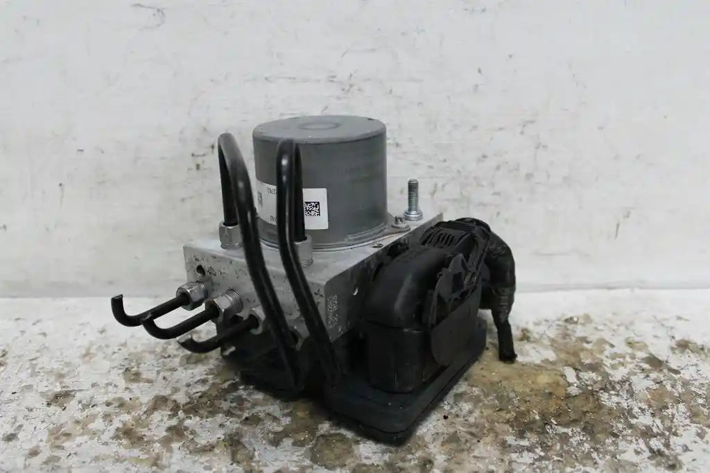 Used Jeep, Cherokee Abs Pump/Modulator P/N P68237002Ad Kl 02/14 11/22 2015 – image 1 - All Good Parts