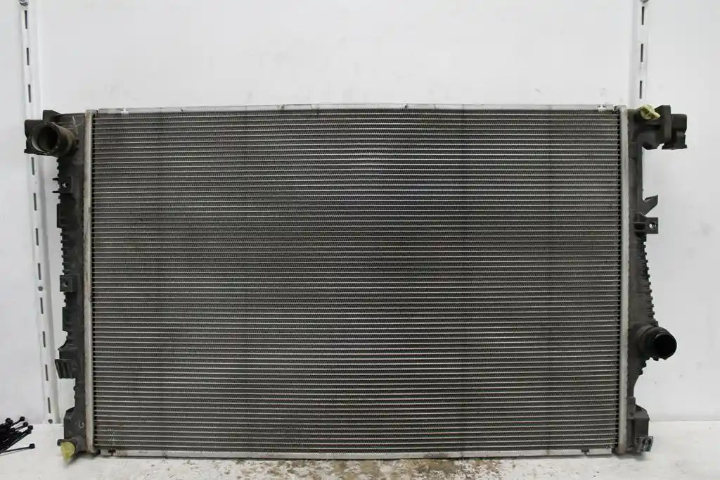 Used Jeep, Cherokee Radiator Auto 3.2/2.4 Petrol Dual Fan Type Kl 02/14 03/18 2015 – image 1 - All Good Parts
