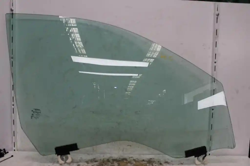 Used Jeep, Cherokee Right Front Door Window Kl Clear Single Glaze Type 02/14 11/22 2015 – image 1 - All Good Parts