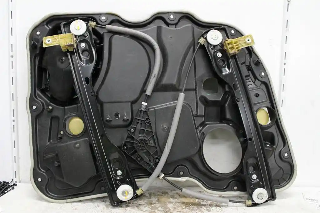Used Jeep, Cherokee Right Front Window Reg/Motor Kl 02/14 11/22 2015 – image 1 - All Good Parts