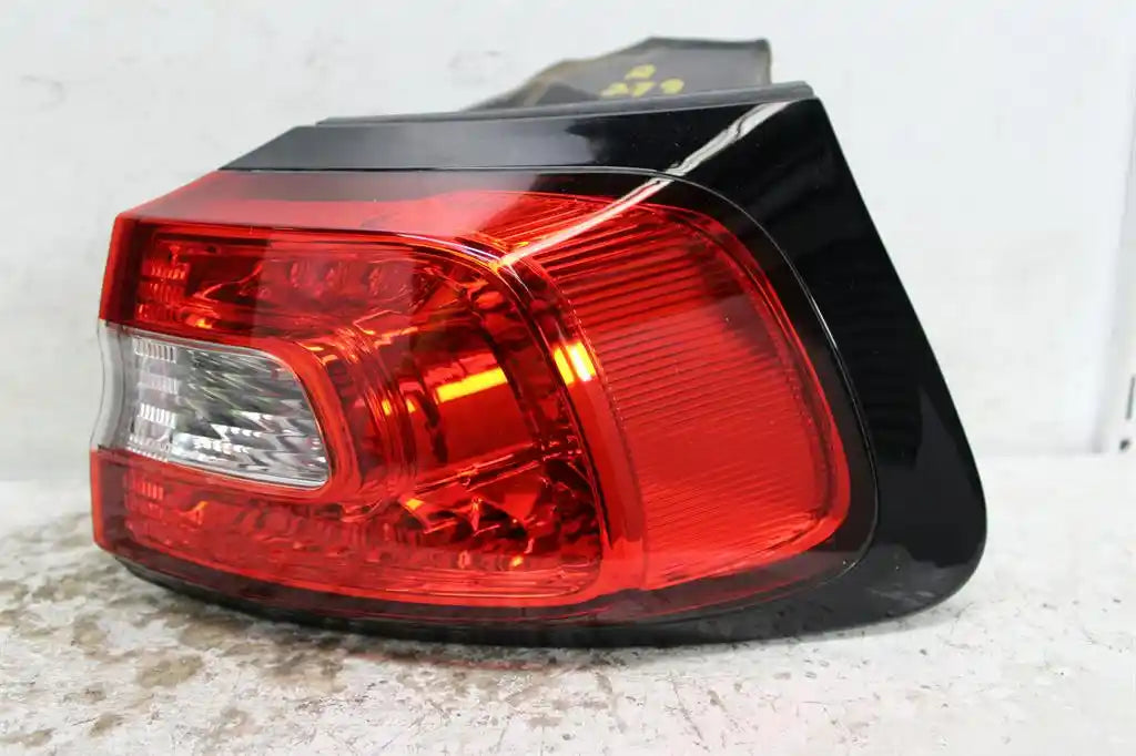Used Jeep, Cherokee Right Taillight Kl In Body 02/14 03/18 2015 – image 1 - All Good Parts