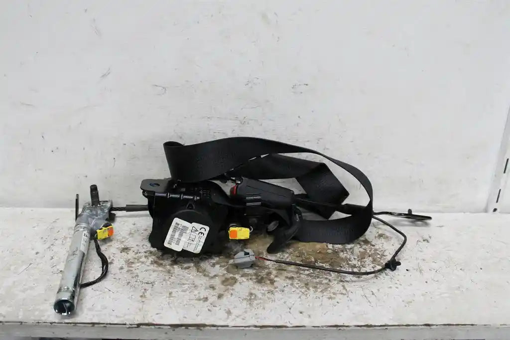 Used Jeep, Cherokee Seat Belt Kl Lh Front Assy (Belt And Stalk) 02/14 11/22 2015 – image 1 - All Good Parts