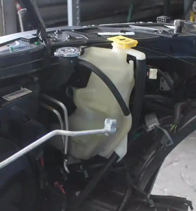 Used Jeep, Grand Cherokee Overflow Bottle Wk Petrol 3.6 2 Rectangle 3 Square Harness Type/5.7/6.2/6.4 Overflow Bottle 10/10 02/22 2012 – image 1 - All Good Parts