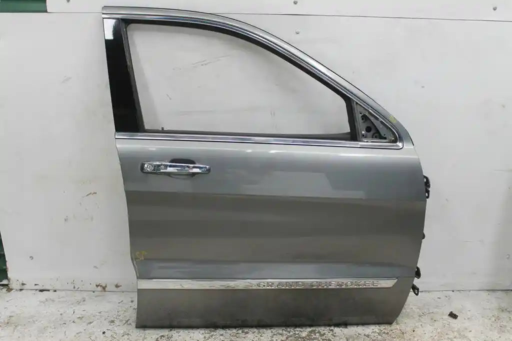 Used Jeep, Grand Cherokee Right Front Door Wk W/ Mould Type 10/10 03/13 2012 – image 1 - All Good Parts