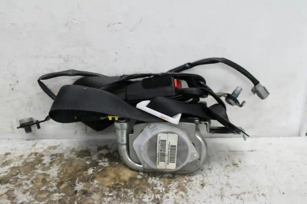 Used Jeep, Grand Cherokee Seat Belt Rh Front Assy (Belt And Stalk) Wk 09/12 08/18 2014 – image 1 - All Good Parts