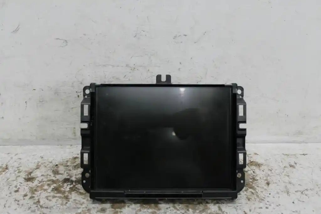 Used Jeep, Grand Cherokee Stereo/Head Unit Display Unit Only Uconnect 8.4In Sat Nav Type Wk 04/13 09/16 2014 – image 1 - All Good Parts