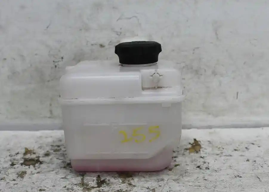 Used Kia, Picanto Overflow Bottle Ja 05/17 2023 – image 1 - All Good Parts