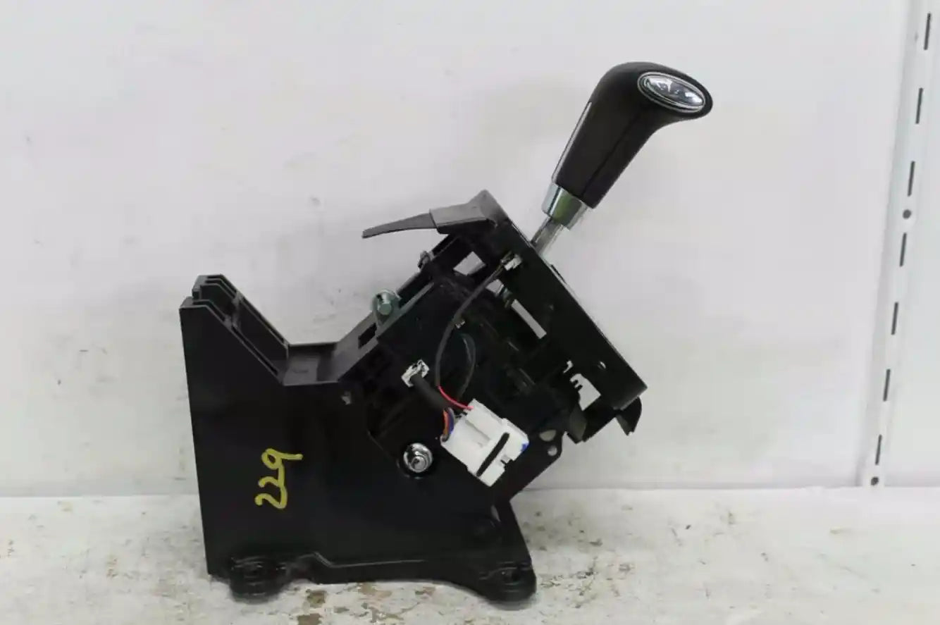 Used LDV, G10 Gear Stick/Shifter Auto Petrol/Diesel Sv7A/Sv7C Wagon/Van 04/15 2020 – image 1 - All Good Parts