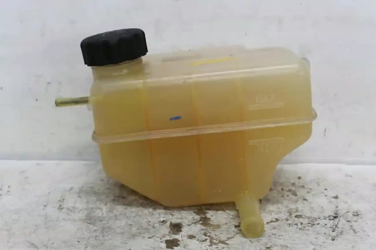 Used LDV, G10 Overflow Bottle Sv7A/Sv7C 1.9 Diesel Wagon/Van 04/15 06/21 2020 – image 1 - All Good Parts