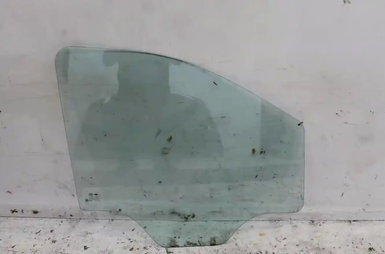 Used LDV, G10 Right Front Door Window Sv7A/Sv7C Wagon/Van 04/15 2020 – image 1 - All Good Parts