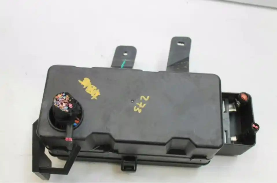 Used LDV, G10 Fuse Box Petrol 2.0/2.4 Sv7A/Sv7C Wagon/Van 04/15 2018 – image 1 - All Good Parts