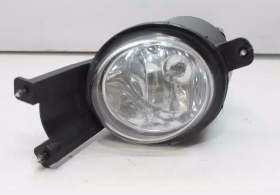 Used LDV, G10 Left Indicator/Fog/Side Bumper Foglamp Sv7A Wagon 04/15 08/22 2018 – image 1 - All Good Parts