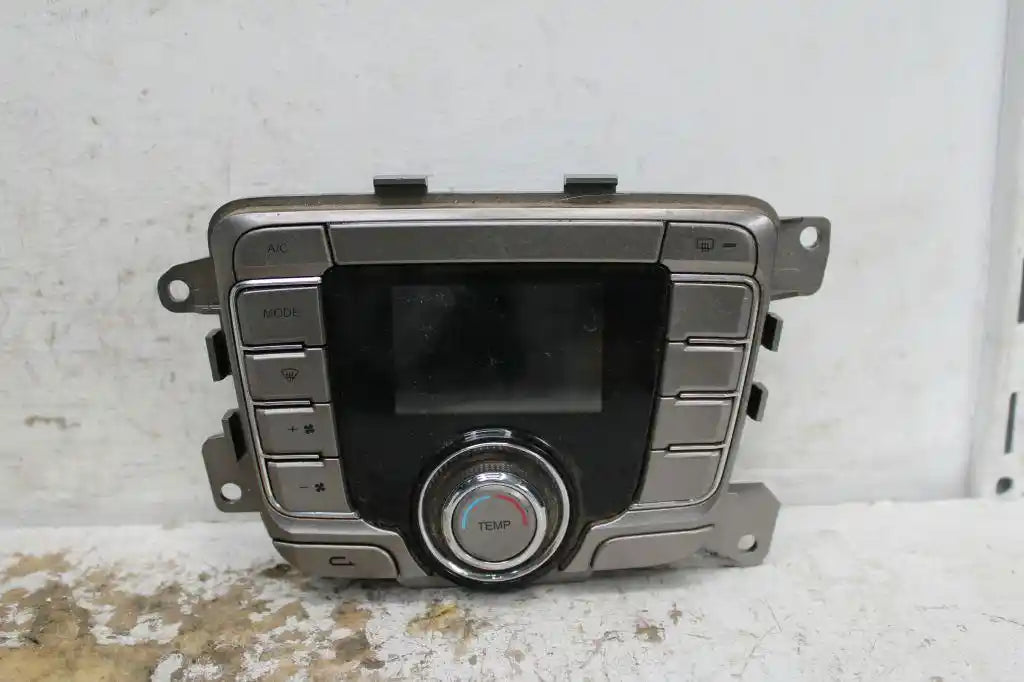 Used LDV, G10 Heater/Ac Controls Sv7C Non Climate Control Van 04/15 2017 – image 1 - All Good Parts