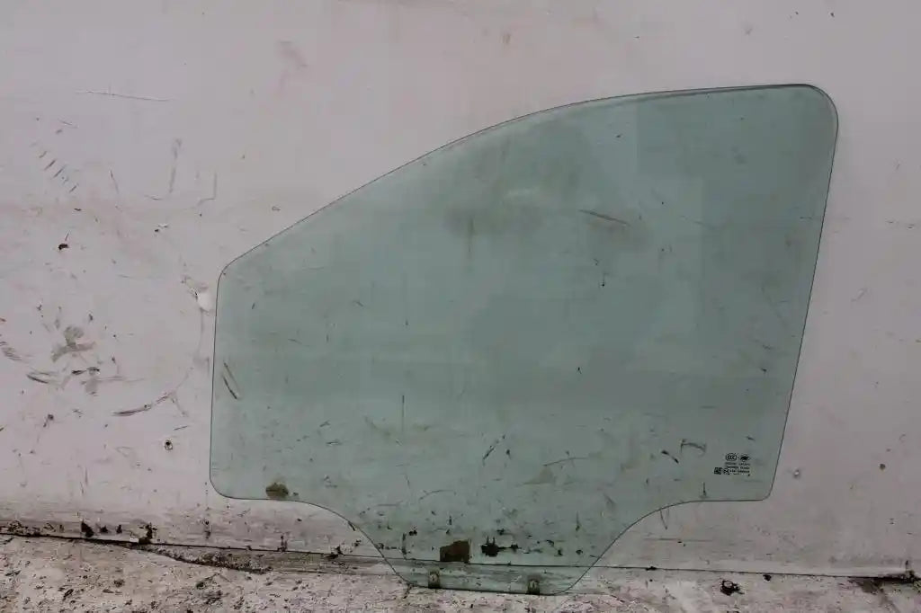 Used LDV, G10 Left Front Door Window Sv7A/Sv7C Wagon/Van 04/15 2017 – image 1 - All Good Parts